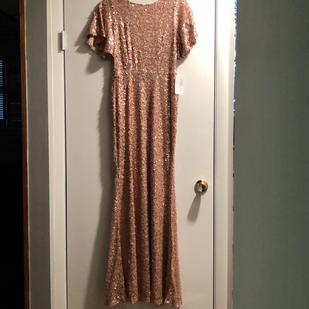 Neesee’s Dress size large. ❤️ - Picture 3 of 8